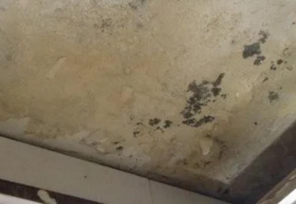 海珠阳台漏水维修公司分享下海珠卫生间渗水维修需要注意哪些问题。